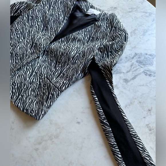 H&M Black and White Zebra Print Crop Blazer - Picture 7 of 7